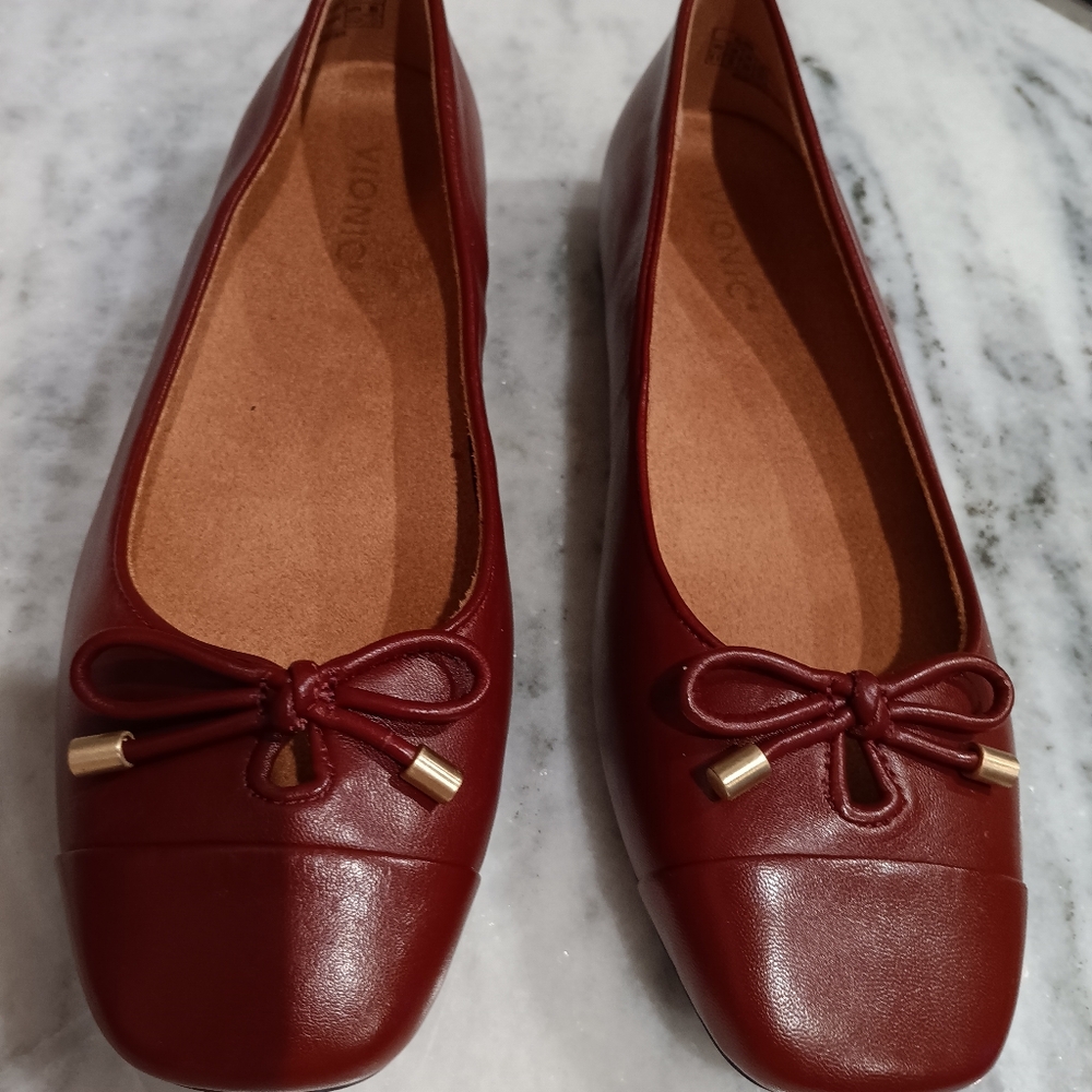Vionic Klara Flats, Syrah Burgundy, Size 8.5